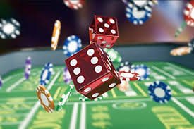 Live Casino Dealer ဖြင့် Baccarat Roulette ကစားနေသော မြင်ကွင်း